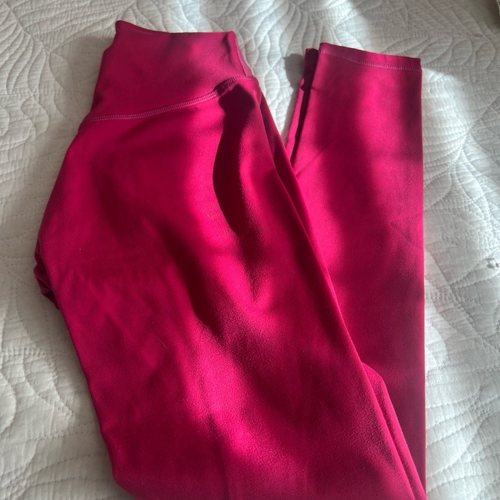 High-Waist Performance Leggings in Vibrant Fuchsia